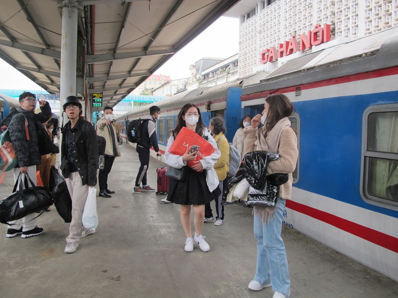 Gi&aacute; v&eacute; t&agrave;u Thống nhất giảm s&acirc;u dịp thấp điểm- Ảnh 1.