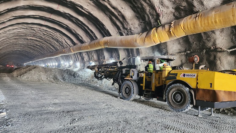 Bộ trưởng GTVT: Nỗ lực hơn nữa để hoàn thành cao tốc Quảng Ngãi - Hoài Nhơn trước 8 tháng- Ảnh 10. Bộ trưởng GTVT: Nỗ lực hơn nữa để hoàn thành cao tốc Quảng Ngãi - Hoài Nhơn trước 8 tháng- Ảnh 10.