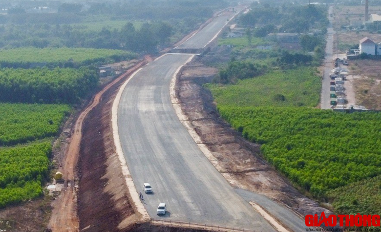 Cao tốc qua B&agrave; Rịa - Vũng T&agrave;u bứt tốc, dự kiến về đ&iacute;ch sớm- Ảnh 1.
