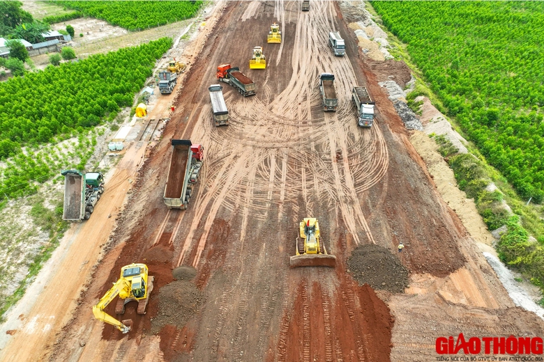 Cao tốc qua B&agrave; Rịa - Vũng T&agrave;u bứt tốc, dự kiến về đ&iacute;ch sớm- Ảnh 2.
