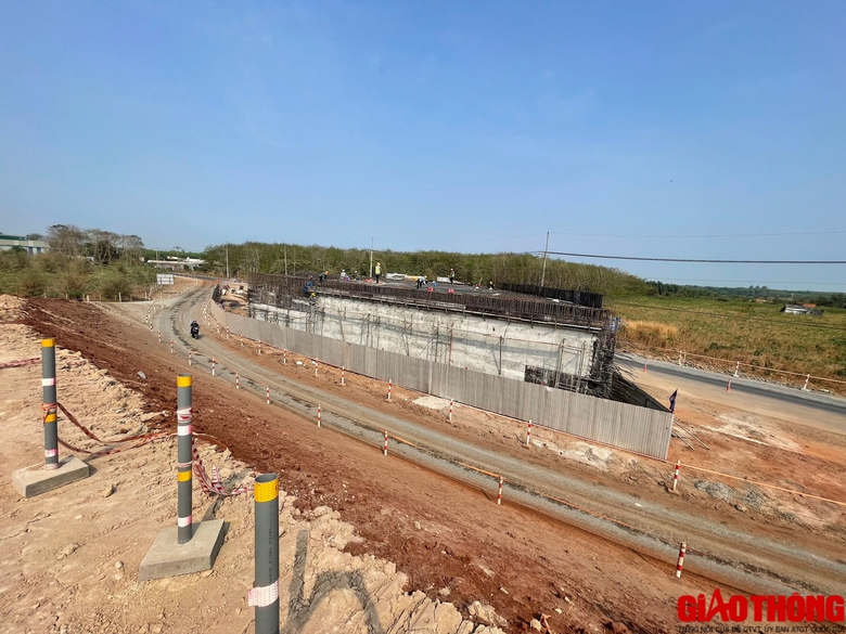 Cao tốc qua B&agrave; Rịa - Vũng T&agrave;u bứt tốc, dự kiến về đ&iacute;ch sớm- Ảnh 7.