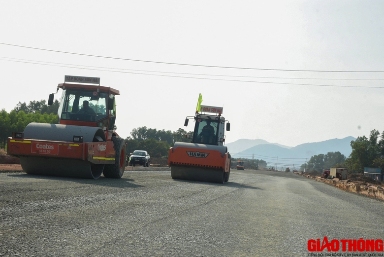 Cao tốc qua B&agrave; Rịa - Vũng T&agrave;u bứt tốc, dự kiến về đ&iacute;ch sớm- Ảnh 10.