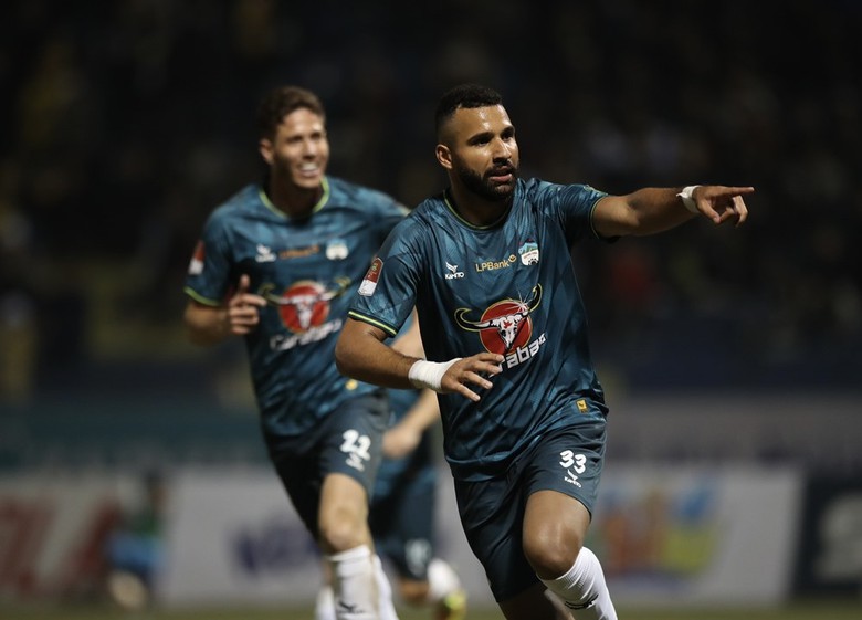 Quyết định ngỡ ng&agrave;ng của bầu Đức v&ocirc; t&igrave;nh gi&uacute;p LPBank HAGL hồi sinh- Ảnh 2.