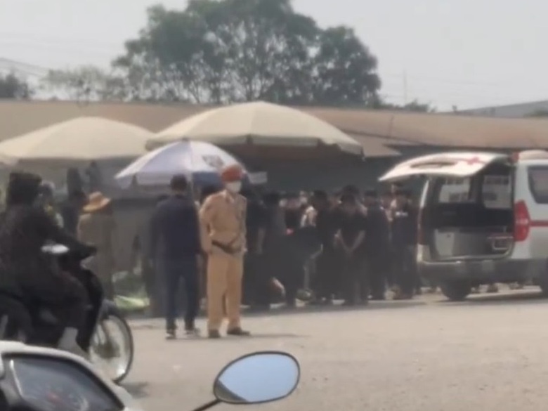 Xe tải chuyển hướng cuốn người đi xe đạp v&agrave;o gầm, tử vong tại chỗ- Ảnh 2.