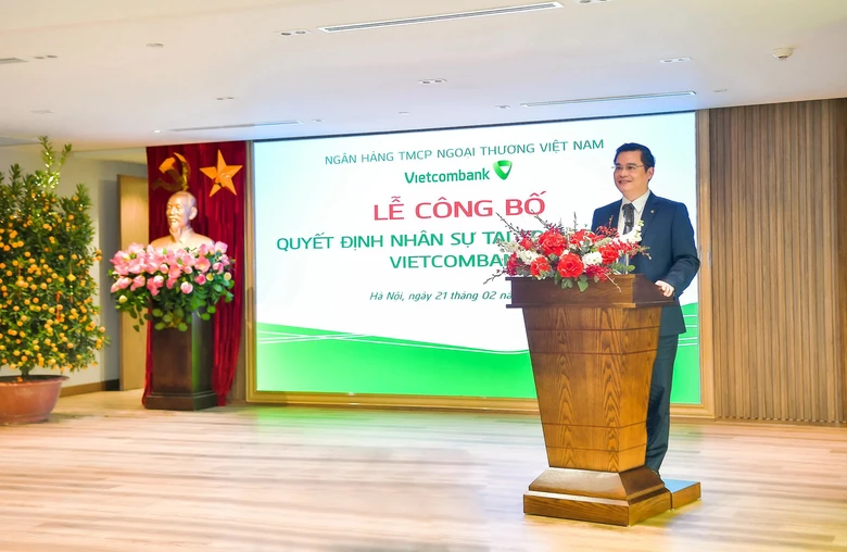 Vietcombank c&ocirc;ng bố c&aacute;c quyết định điều động v&agrave; bổ nhiệm nh&acirc;n sự l&atilde;nh đạo tại trụ sở ch&iacute;nh- Ảnh 1.