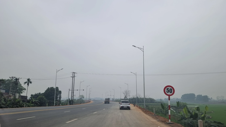 Đề xuất lắp cụm đ&egrave;n t&iacute;n hiệu giao th&ocirc;ng tại ng&atilde; tư 