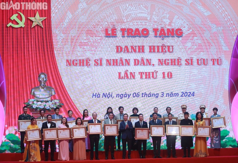 Chủ tịch nước V&otilde; Văn Thưởng: NSND, NSƯT l&agrave; &ldquo;vốn qu&yacute; của đất nước&rdquo;- Ảnh 3.