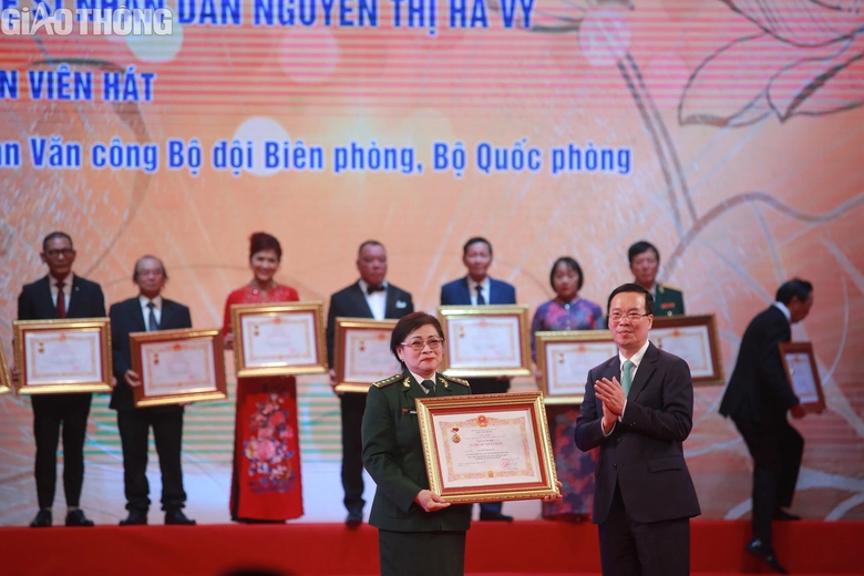 Chủ tịch nước V&otilde; Văn Thưởng: NSND, NSƯT l&agrave; &ldquo;vốn qu&yacute; của đất nước&rdquo;- Ảnh 5.