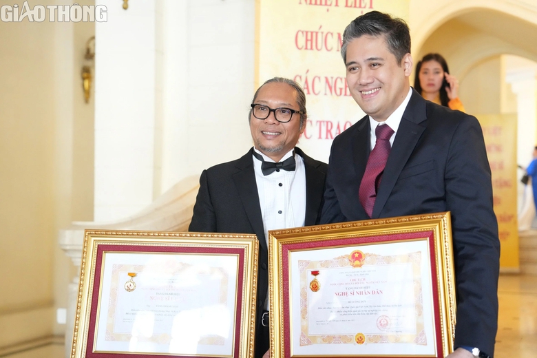 Chủ tịch nước V&otilde; Văn Thưởng: NSND, NSƯT l&agrave; &ldquo;vốn qu&yacute; của đất nước&rdquo;- Ảnh 11.