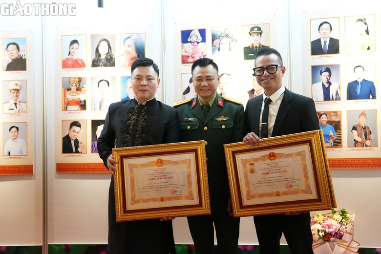 Chủ tịch nước V&otilde; Văn Thưởng: NSND, NSƯT l&agrave; &ldquo;vốn qu&yacute; của đất nước&rdquo;- Ảnh 13.