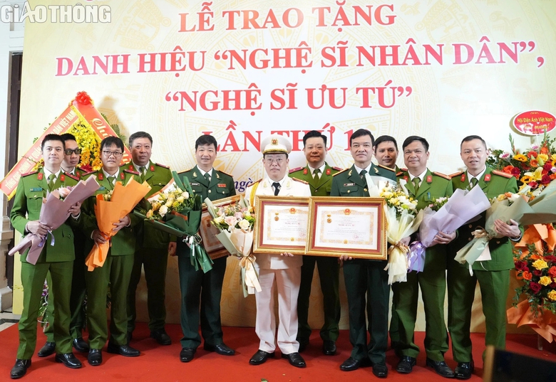 Chủ tịch nước V&otilde; Văn Thưởng: NSND, NSƯT l&agrave; &ldquo;vốn qu&yacute; của đất nước&rdquo;- Ảnh 14.