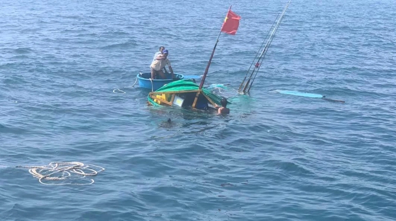 Ph&aacute;t hiện thi thể tr&ecirc;n biển nghi l&agrave; ngư d&acirc;n trong vụ ch&igrave;m t&agrave;u c&aacute;- Ảnh 1.