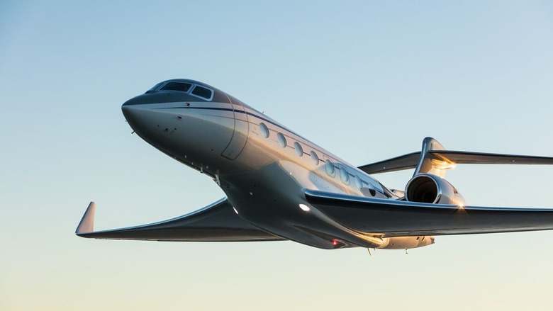 Cho&aacute;ng ngợp với bộ sưu tập m&aacute;y bay ri&ecirc;ng của tỷ ph&uacute; Bill Gates- Ảnh 1.