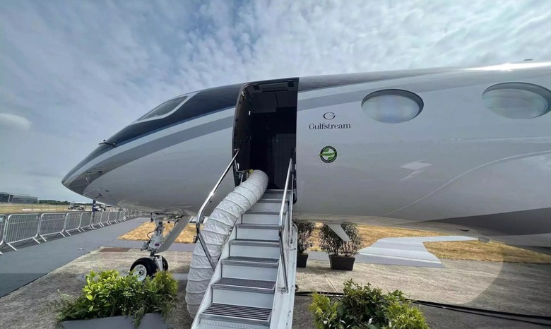 Cho&aacute;ng ngợp với bộ sưu tập m&aacute;y bay ri&ecirc;ng của tỷ ph&uacute; Bill Gates- Ảnh 4.