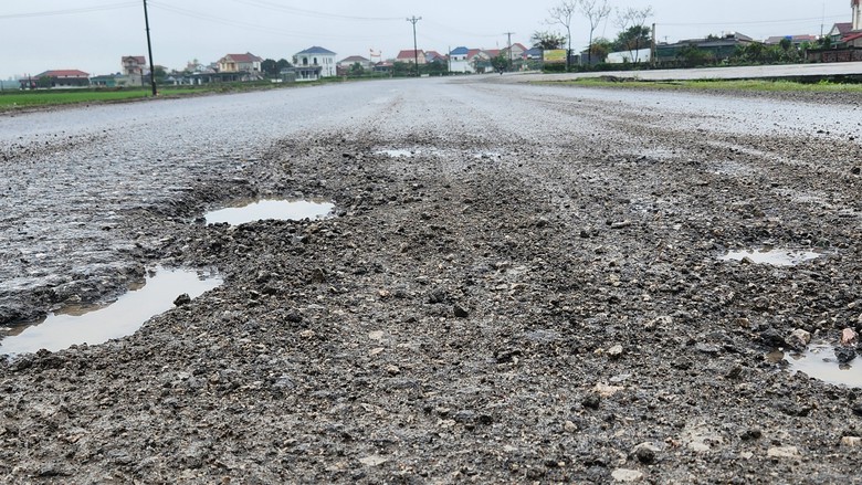 Đường ven biển H&agrave; Tĩnh xuống cấp: V&igrave; sao chưa được sửa chữa?- Ảnh 3.