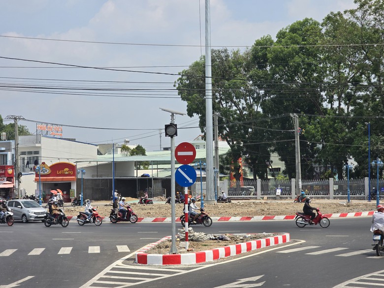 Cần Thơ: V&igrave; sao đ&egrave;n t&iacute;n hiệu ở ng&atilde; năm mới lắp đ&atilde; tạm dừng hoạt động?- Ảnh 1.