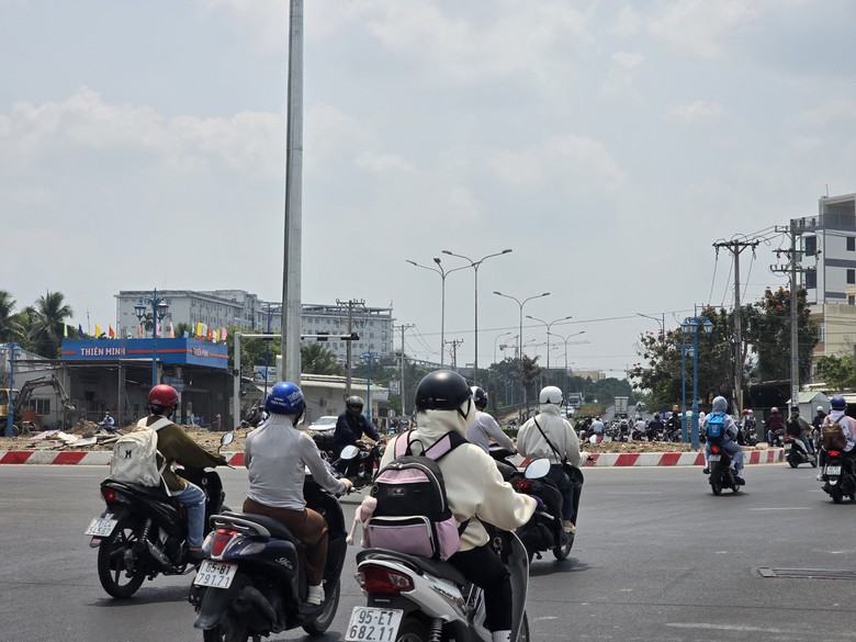 Cần Thơ: V&igrave; sao đ&egrave;n t&iacute;n hiệu ở ng&atilde; năm mới lắp đ&atilde; tạm dừng hoạt động?- Ảnh 2.