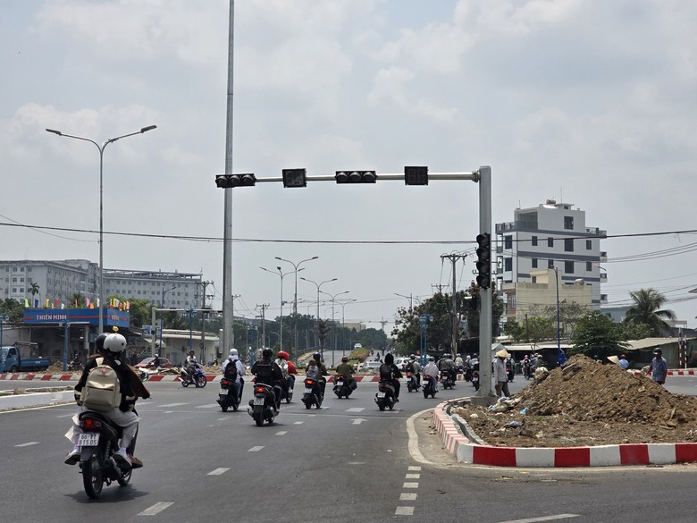 Cần Thơ: V&igrave; sao đ&egrave;n t&iacute;n hiệu ở ng&atilde; năm mới lắp đ&atilde; tạm dừng hoạt động?- Ảnh 4.