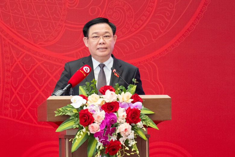 Chủ tịch Quốc hội: Tận dụng thế mạnh của mạng x&atilde; hội để truyền th&ocirc;ng ph&aacute;p luật- Ảnh 1.