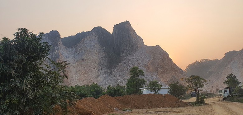 Vụ d&acirc;n chặn xe ra v&agrave;o mỏ đ&aacute; Ki&ecirc;n Ngọc: Doanh nghiệp c&oacute; 