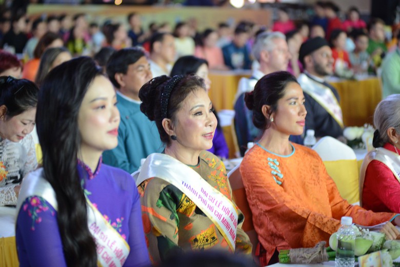 Duy&ecirc;n d&aacute;ng đ&ecirc;m khai mạc lễ hội &Aacute;o d&agrave;i TP.HCM lần thứ 10- Ảnh 8.