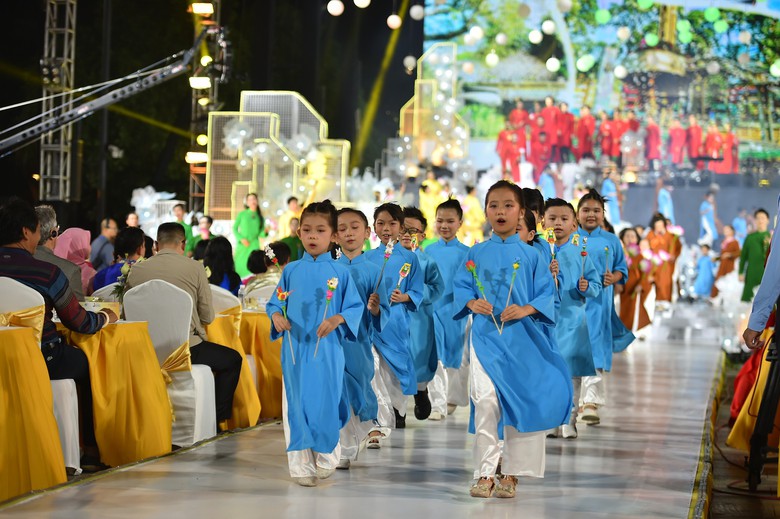 Duy&ecirc;n d&aacute;ng đ&ecirc;m khai mạc lễ hội &Aacute;o d&agrave;i TP.HCM lần thứ 10- Ảnh 6.