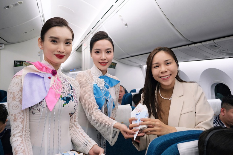 C&oacute; g&igrave; tr&ecirc;n chuyến bay đặc biệt của Vietnam Airlines ng&agrave;y 8/3- Ảnh 1.