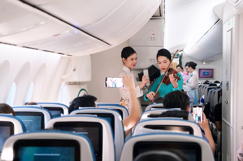 C&oacute; g&igrave; tr&ecirc;n chuyến bay đặc biệt của Vietnam Airlines ng&agrave;y 8/3- Ảnh 2.