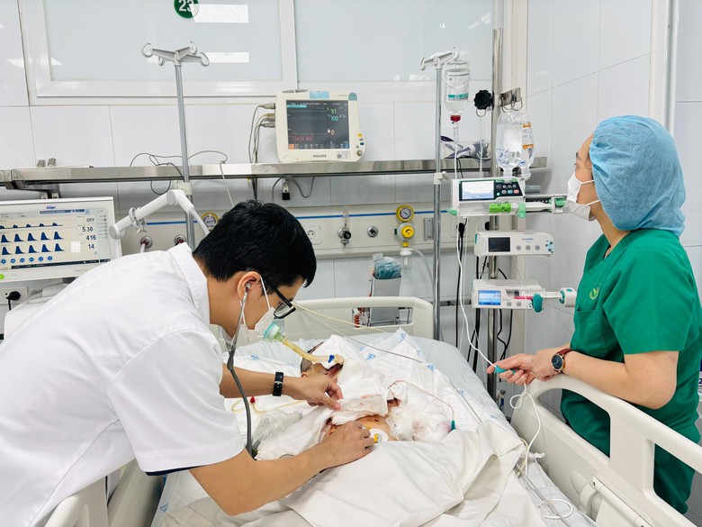 Laptop ph&aacute;t nổ khiến một nam sinh chấn thương sọ n&atilde;o, h&ocirc;n m&ecirc;- Ảnh 1.