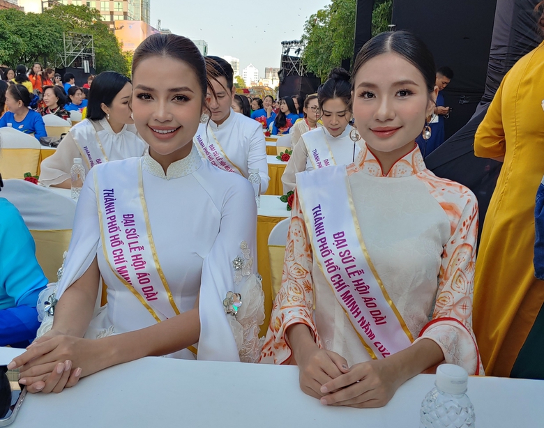 Hơn 5.000 người tham gia đồng diễn truyền cảm hứng th&ocirc;ng điệp 