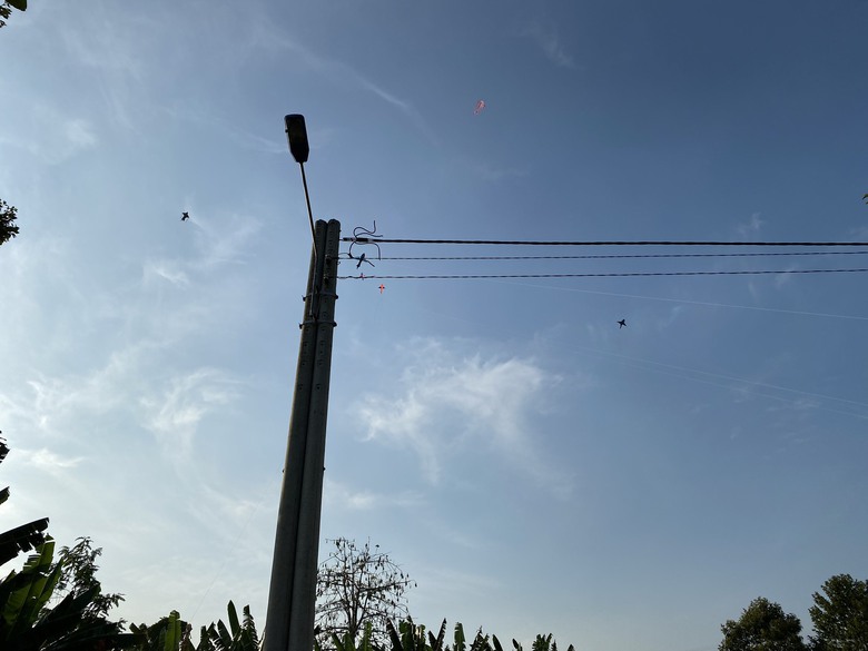 Thả diều, sử dụng thiết bị chiếu s&aacute;ng ảnh hưởng an to&agrave;n bay ở Cần Thơ- Ảnh 2.