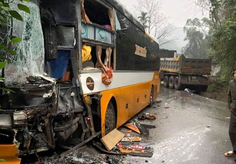 Hiện trường vụ TNGT xảy ra sáng 8/3. Hiện trường vụ TNGT xảy ra sáng 8/3.