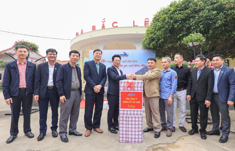 Cận cảnh t&agrave;u hỏa 