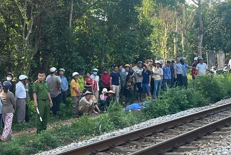 Vụ TNGT khiến người đ&agrave;n &ocirc;ng đi xe m&aacute;y tử vong tại chỗ.