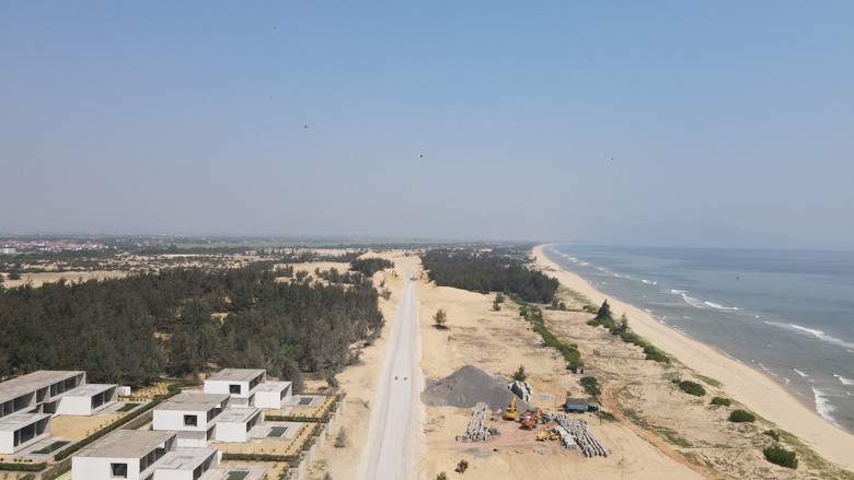 Gỡ khó thi công đường đẹp như tranh qua Quảng Bình- Ảnh 3. Gỡ khó thi công đường đẹp như tranh qua Quảng Bình- Ảnh 3.