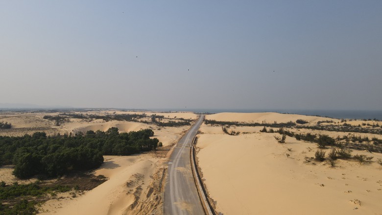 Gỡ khó thi công đường đẹp như tranh qua Quảng Bình- Ảnh 5. Gỡ khó thi công đường đẹp như tranh qua Quảng Bình- Ảnh 5.