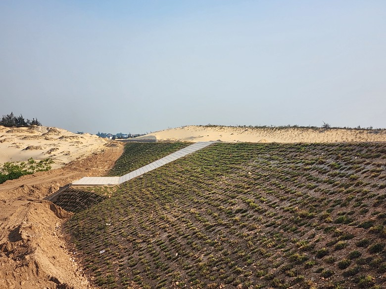 Gỡ khó thi công đường đẹp như tranh qua Quảng Bình- Ảnh 7. Gỡ khó thi công đường đẹp như tranh qua Quảng Bình- Ảnh 7.