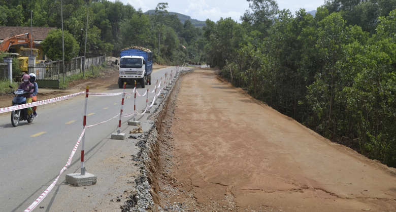 V&igrave; sao tồn tại c&aacute;c &ldquo;n&uacute;t thắt cổ chai&rdquo; tr&ecirc;n quốc lộ 40B qua Quảng Nam?- Ảnh 1.