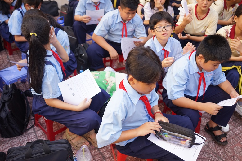 TP.HCM: S&ocirc;i động buổi tuy&ecirc;n truyền ATGT tại trường THCS Hậu Giang- Ảnh 5.