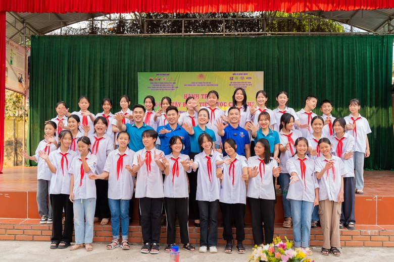 Vietnam Airlines x&acirc;y dựng &ldquo;Thư viện xanh&rdquo; cho học sinh v&ugrave;ng cao- Ảnh 2.