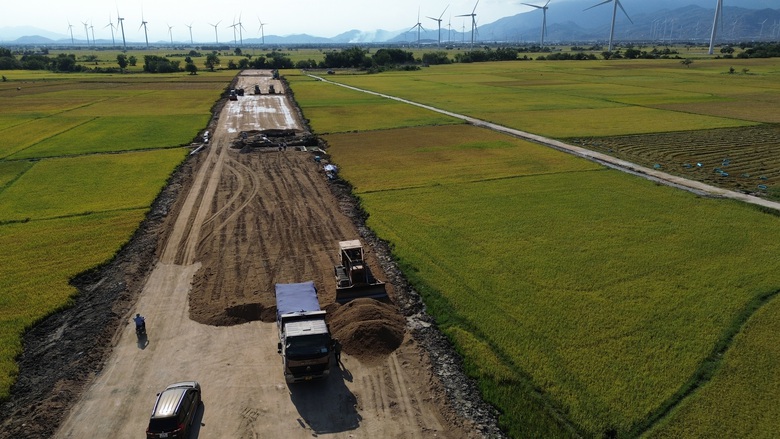 Tăng tốc thi c&ocirc;ng đường v&agrave;nh đai ph&iacute;a Bắc Ninh Thuận- Ảnh 2.
