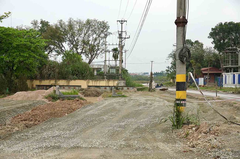 Đường gần 500 tỷ ở H&agrave; Nội vỡ tiến độ v&igrave; vướng mặt bằng- Ảnh 1.