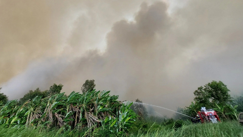 Đang ch&aacute;y lớn ở C&agrave; Mau- Ảnh 4.