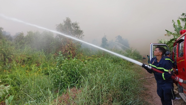 Đang ch&aacute;y lớn ở C&agrave; Mau- Ảnh 5.