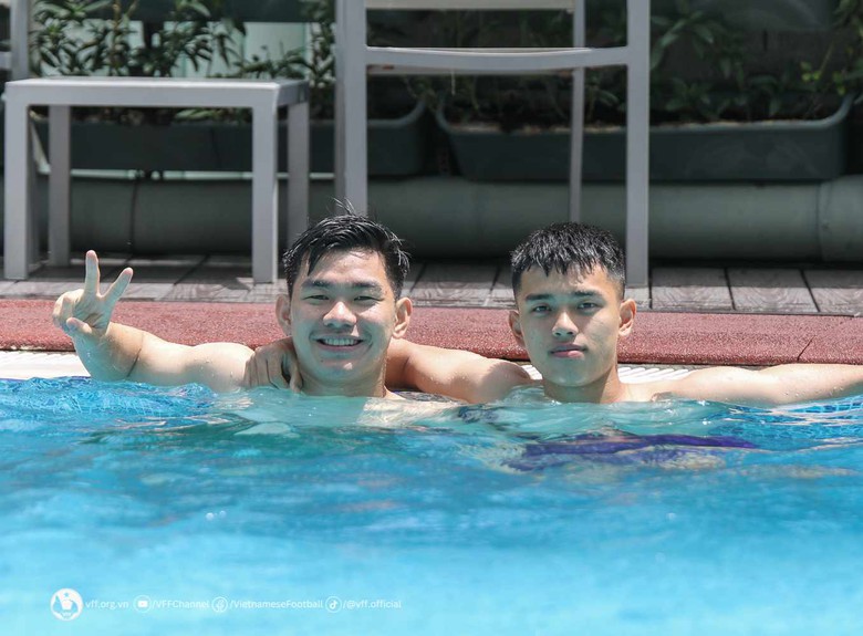 D&agrave;n sao U23 Việt Nam &ldquo;đốt mắt&rdquo; fan nữ với m&agrave;n khoe 6 m&uacute;i chuẩn nam thần- Ảnh 8.