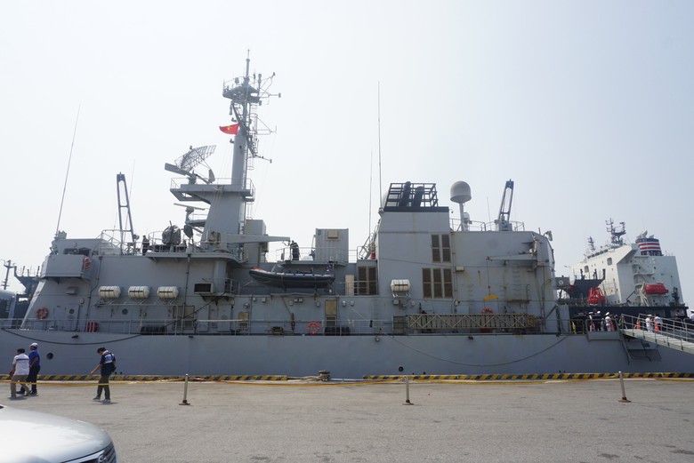 Cận cảnh tàu Hải quân Pháp vừa cập cảng Tiên Sa- Ảnh 4. Cận cảnh tàu Hải quân Pháp vừa cập cảng Tiên Sa- Ảnh 4.