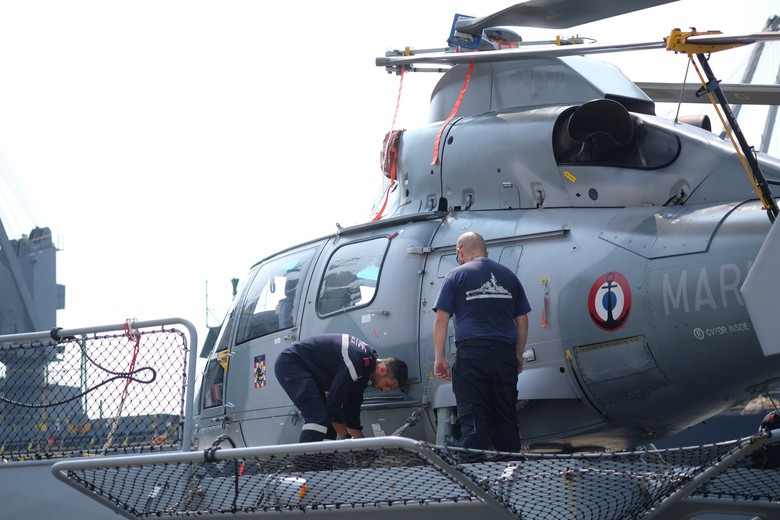 Cận cảnh tàu Hải quân Pháp vừa cập cảng Tiên Sa- Ảnh 5. Cận cảnh tàu Hải quân Pháp vừa cập cảng Tiên Sa- Ảnh 5.