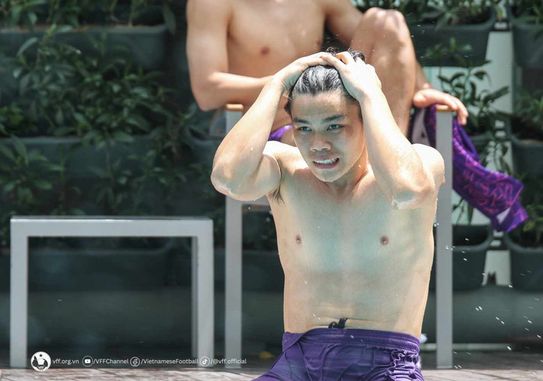 D&agrave;n sao U23 Việt Nam &ldquo;đốt mắt&rdquo; fan nữ với m&agrave;n khoe 6 m&uacute;i chuẩn nam thần- Ảnh 7.