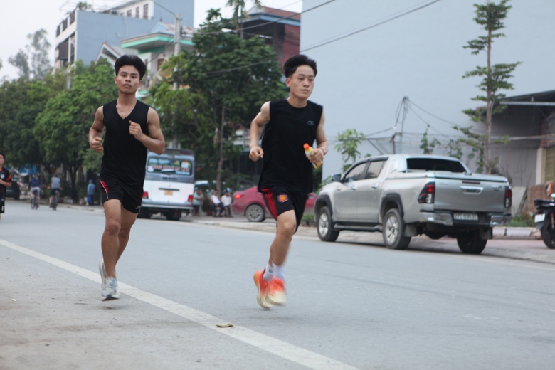 THACO Marathon vì ATGT 2024: Mỗi cung đường một ý nghĩa- Ảnh 3. THACO Marathon vì ATGT 2024: Mỗi cung đường một ý nghĩa- Ảnh 3.