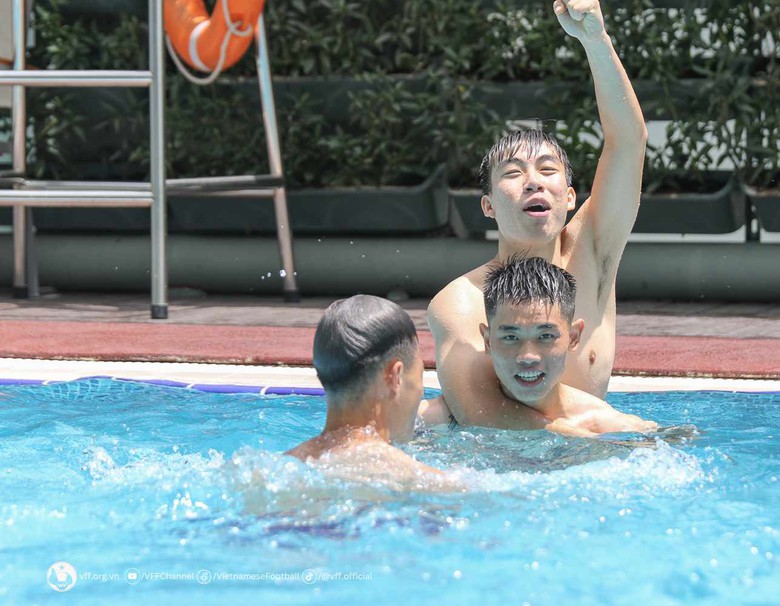 D&agrave;n sao U23 Việt Nam &ldquo;đốt mắt&rdquo; fan nữ với m&agrave;n khoe 6 m&uacute;i chuẩn nam thần- Ảnh 6.